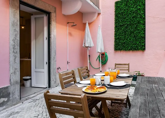 Cozy Tailor Made With A Refreshing Terrace Appartamento Lisbona